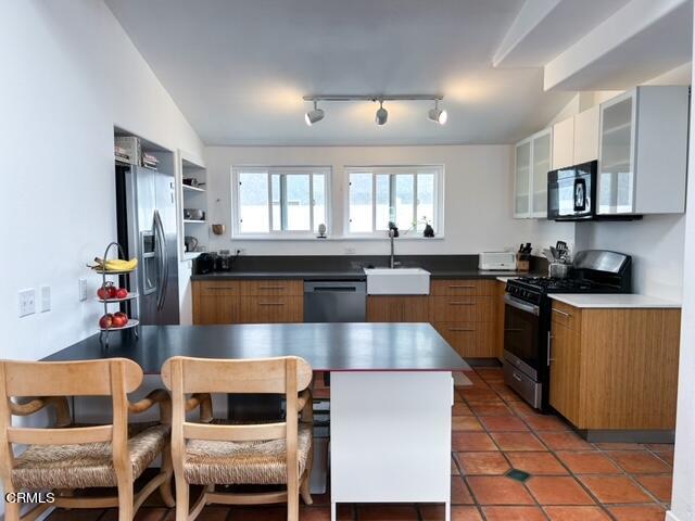 213 Rossmore Drive Oxnard, CA 93035 - Photo 13 of 28 a large kitchen with a table and chairs