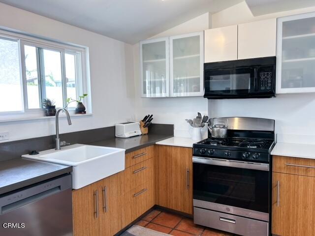 213 Rossmore Drive Oxnard, CA 93035 - Photo 16 of 28 a kitchen with stainless steel appliances a stove a sink and a microwave