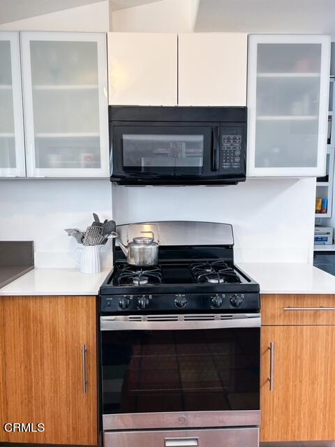 213 Rossmore Drive Oxnard, CA 93035 - Photo 17 of 28 a kitchen with stainless steel appliances a stove and a microwave