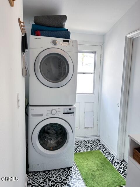 213 Rossmore Drive Oxnard, CA 93035 - Photo 18 of 28 a utility room with dryer and washer