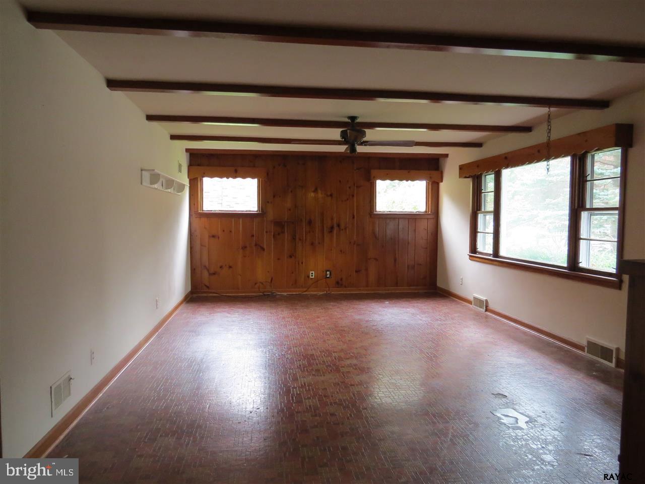 401 Corbin Road York, PA 17403 - Photo 7 of 11