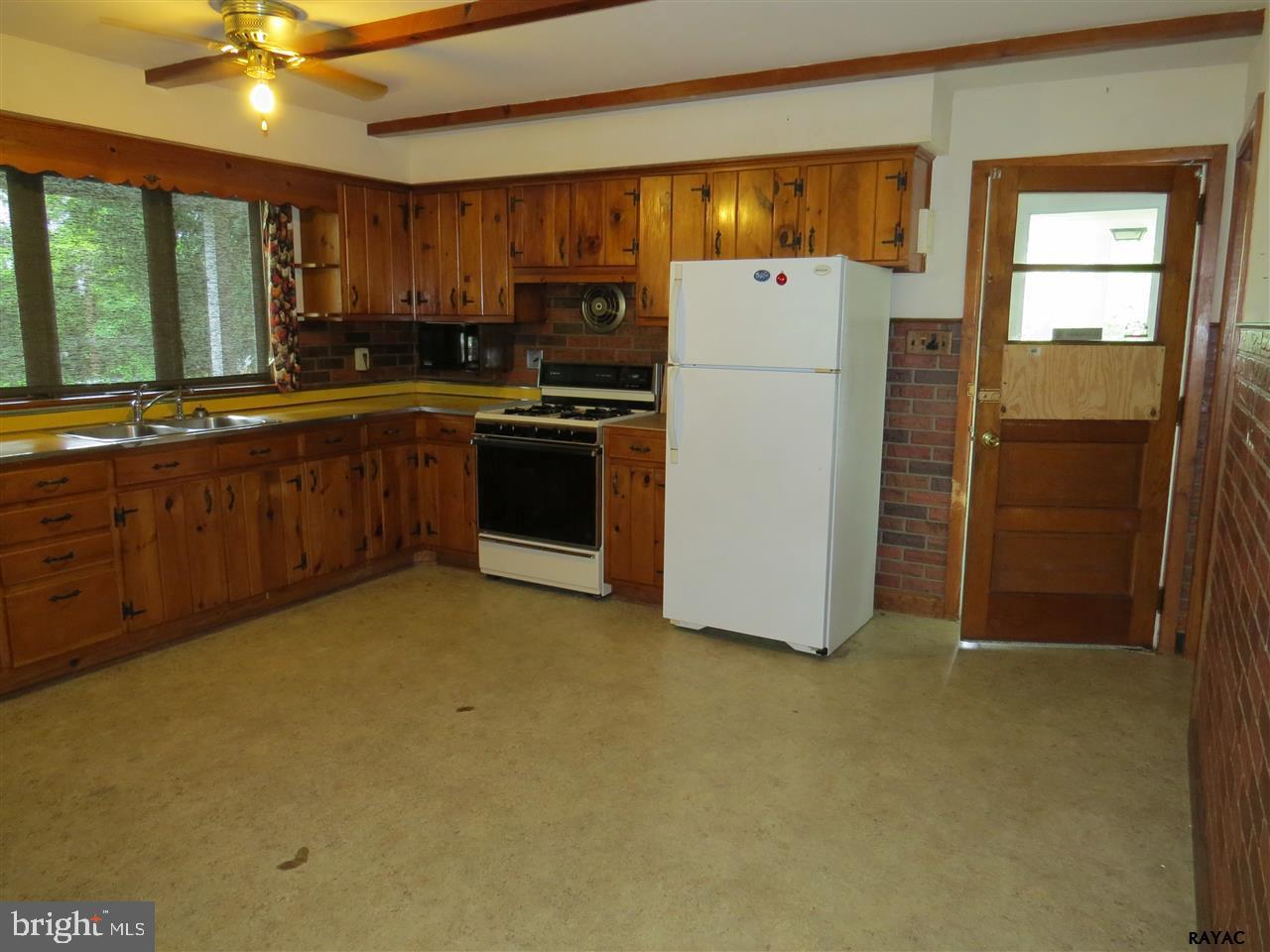 401 Corbin Road York, PA 17403 - Photo 8 of 11