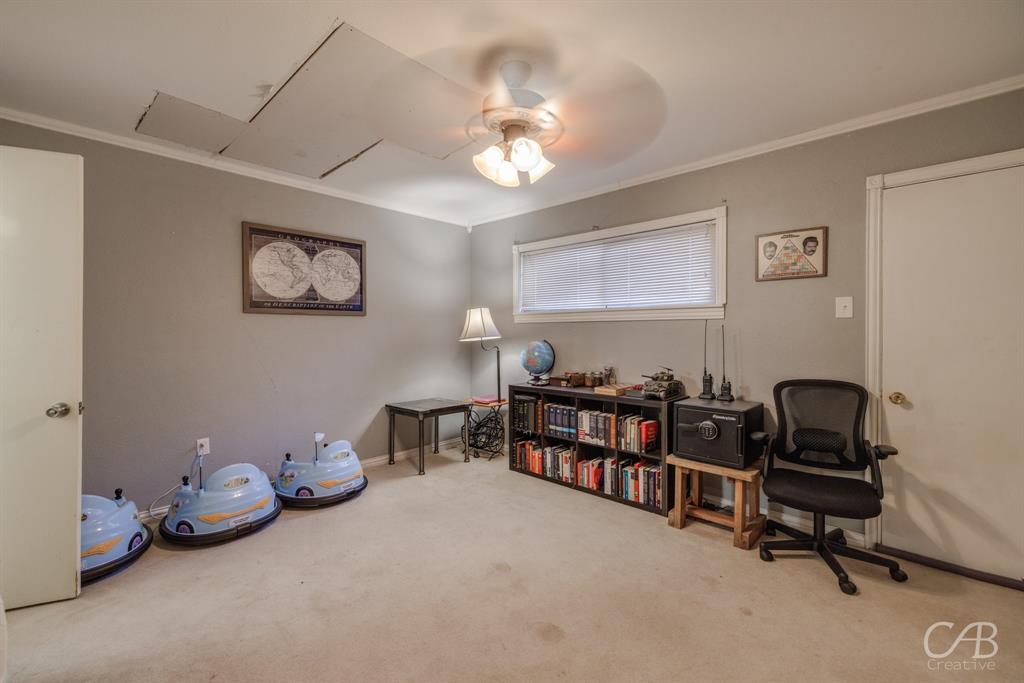 33 Northwest Ave A Hamlin, TX 79520 - Photo 25 of 37 a room with furniture