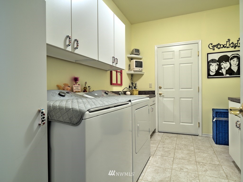 261 East Soderberg Road Allyn, WA 98524 - Photo 18 of 25 Gallery Image 18