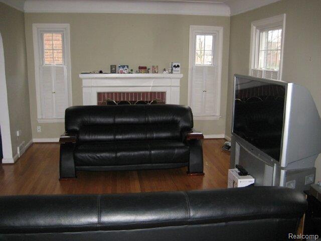 465 Moran Road Grosse Pointe, MI 48236 - Photo 2 of 6 Living Room