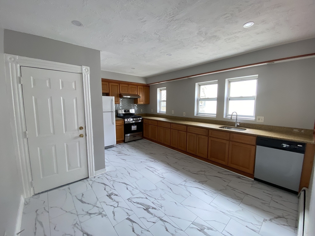 15 Pierce Street, Unit 2 Quincy, MA 02171 - Photo 2 of 7