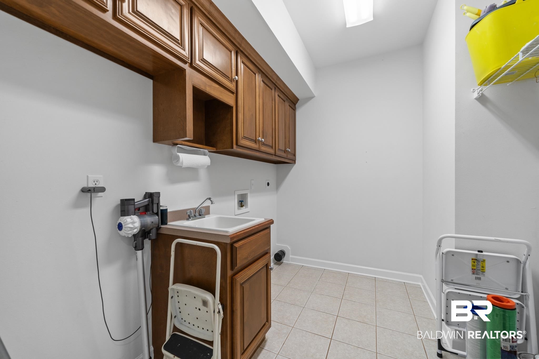 7335 Maureen Circle Daphne, AL 36527 - Photo 19 of 36 with wash sink and great cabinets