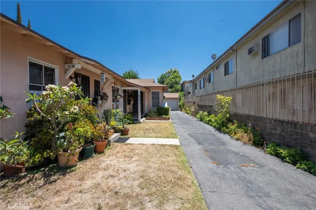 $1,500,000 | 5238 Hermitage Avenue, Valley Village, CA 91607