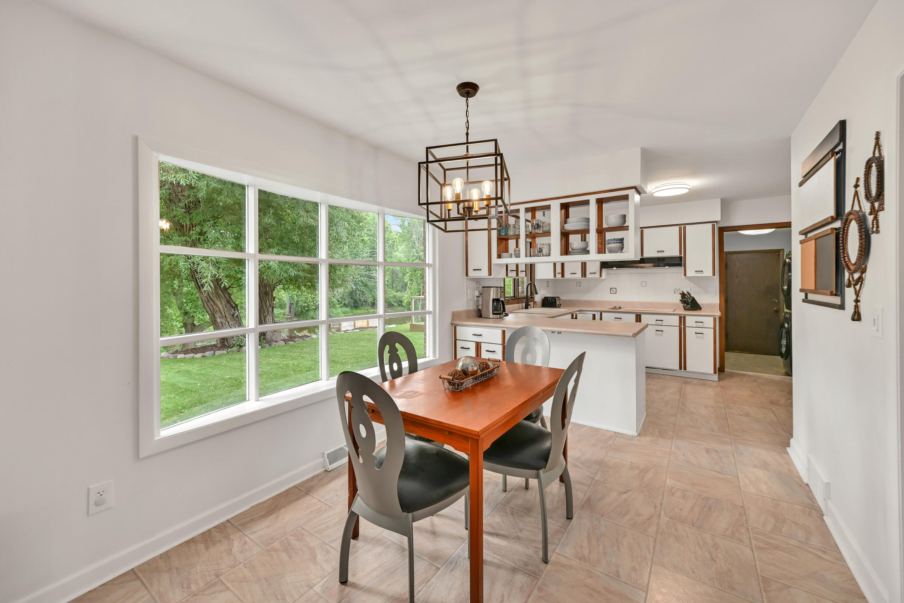 7266 North Pierron Road Glendale, WI 53209 - Photo 10 of 41 Dinette