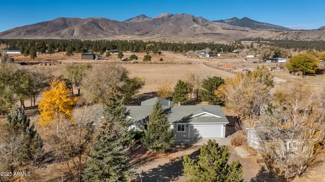 a view of outdoor space and city view