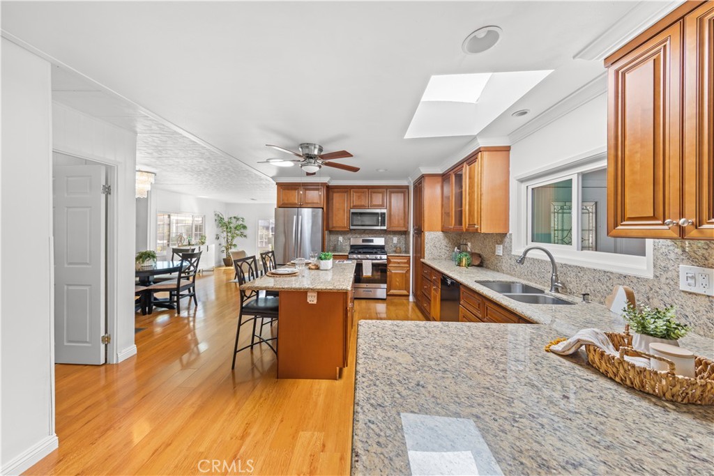 14851 Jeffrey Road, Unit 7 Irvine, CA 92618 - Photo 5 of 16 Gallery Image 5