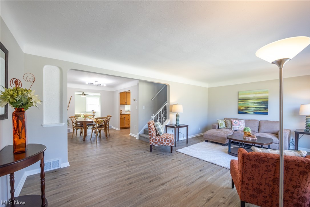 928 Richmond Road Cleveland, OH 44124 - Photo 2 of 30 Gallery Image 2