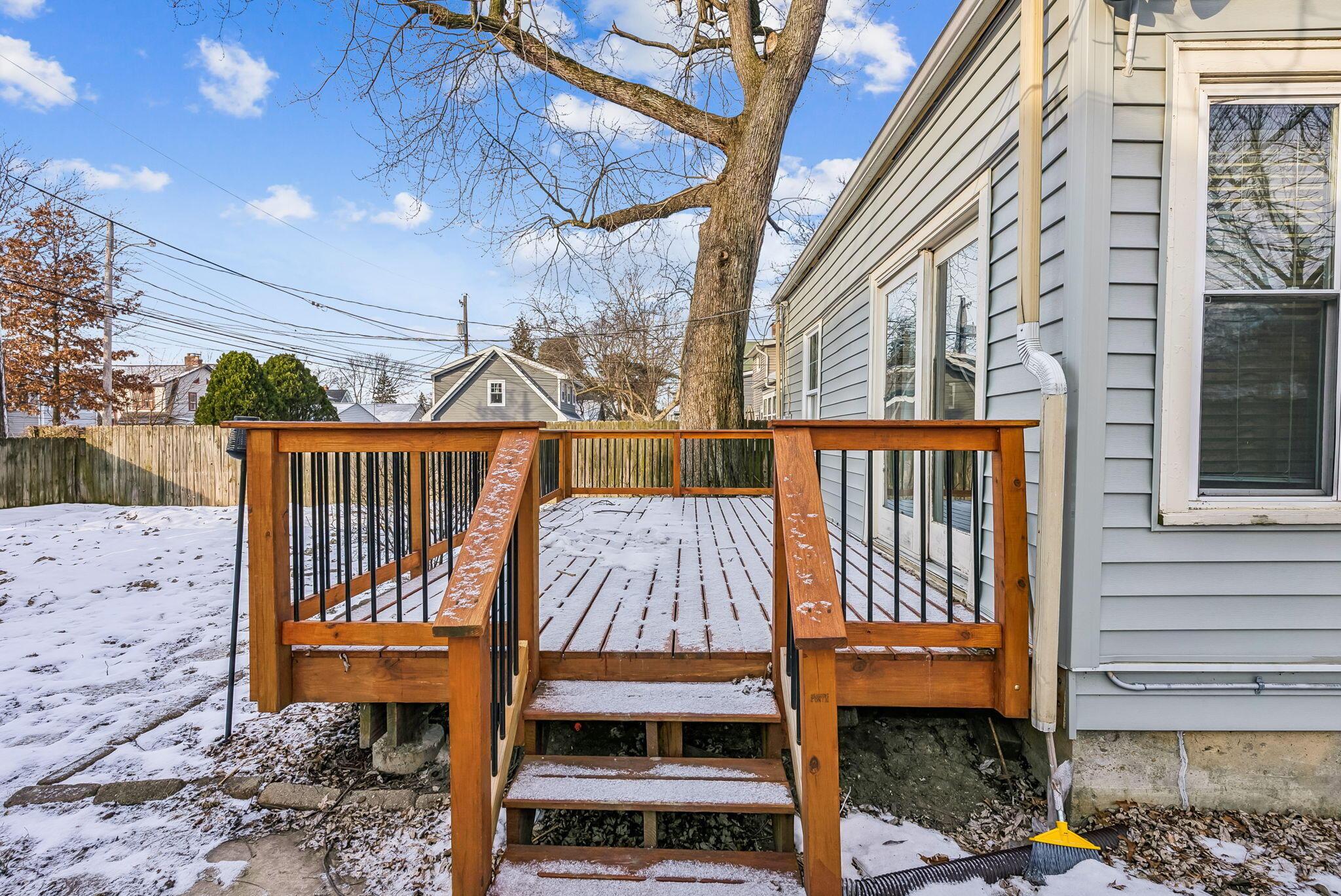 215 East Weber Road Columbus, OH 43202 - Photo 22 of 32 back deck