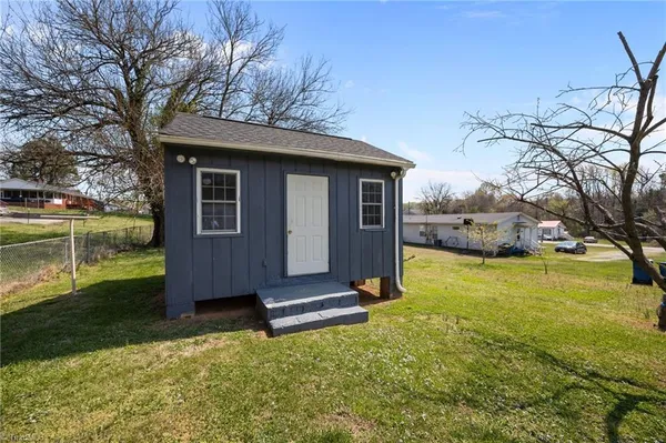 $299,000 | 301 Cloverdale Drive, Archdale, NC 27263