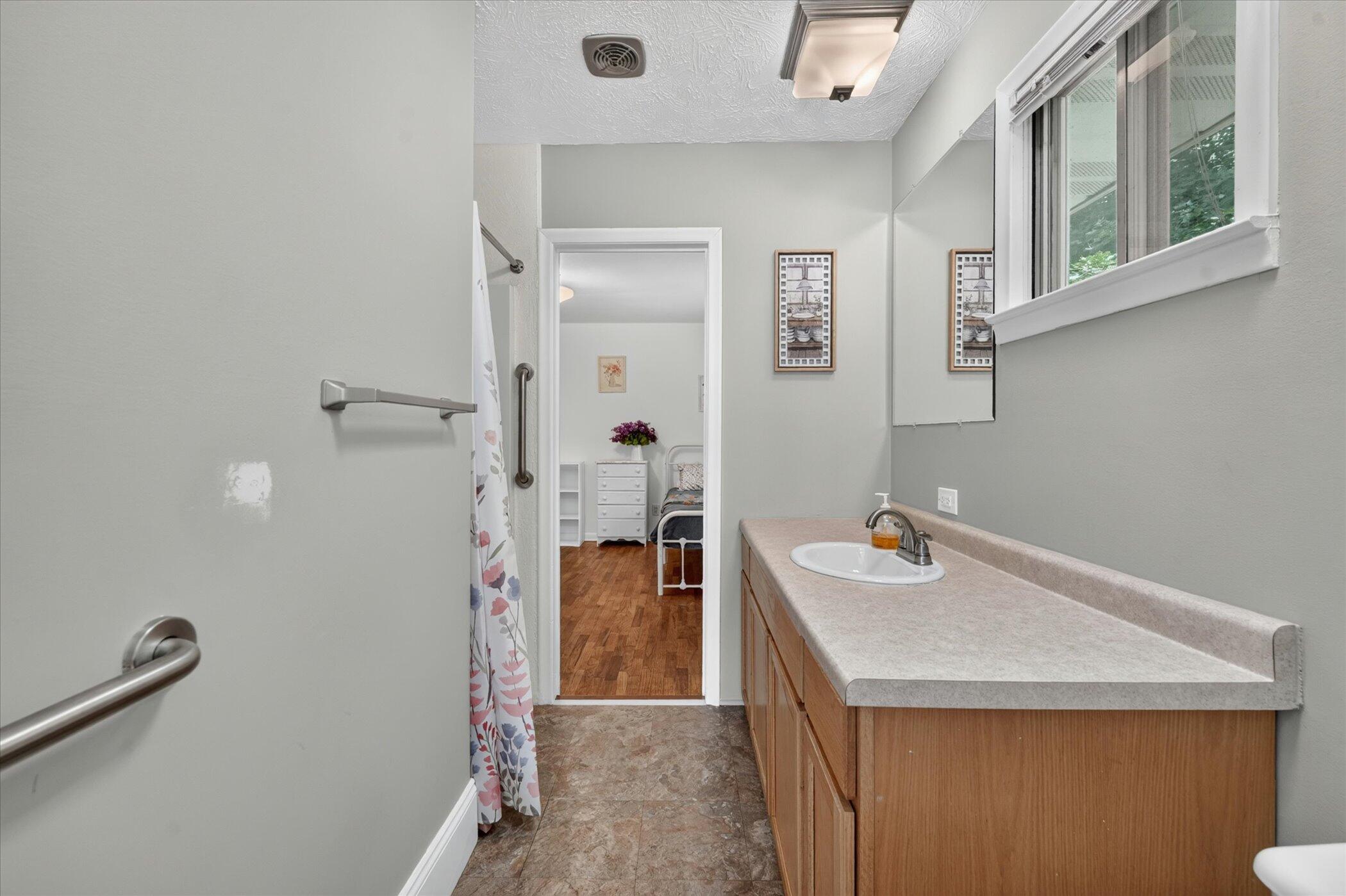 6720 Horton Road Jackson, MI 49201 - Photo 21 of 38 21-6720-Horton-Rd-Windowstill