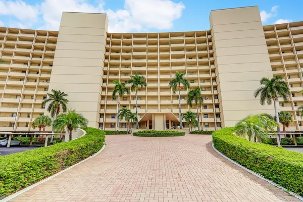 $265,000 | 132 Lakeshore Drive, Unit 1117, North Palm Beach, FL 33408