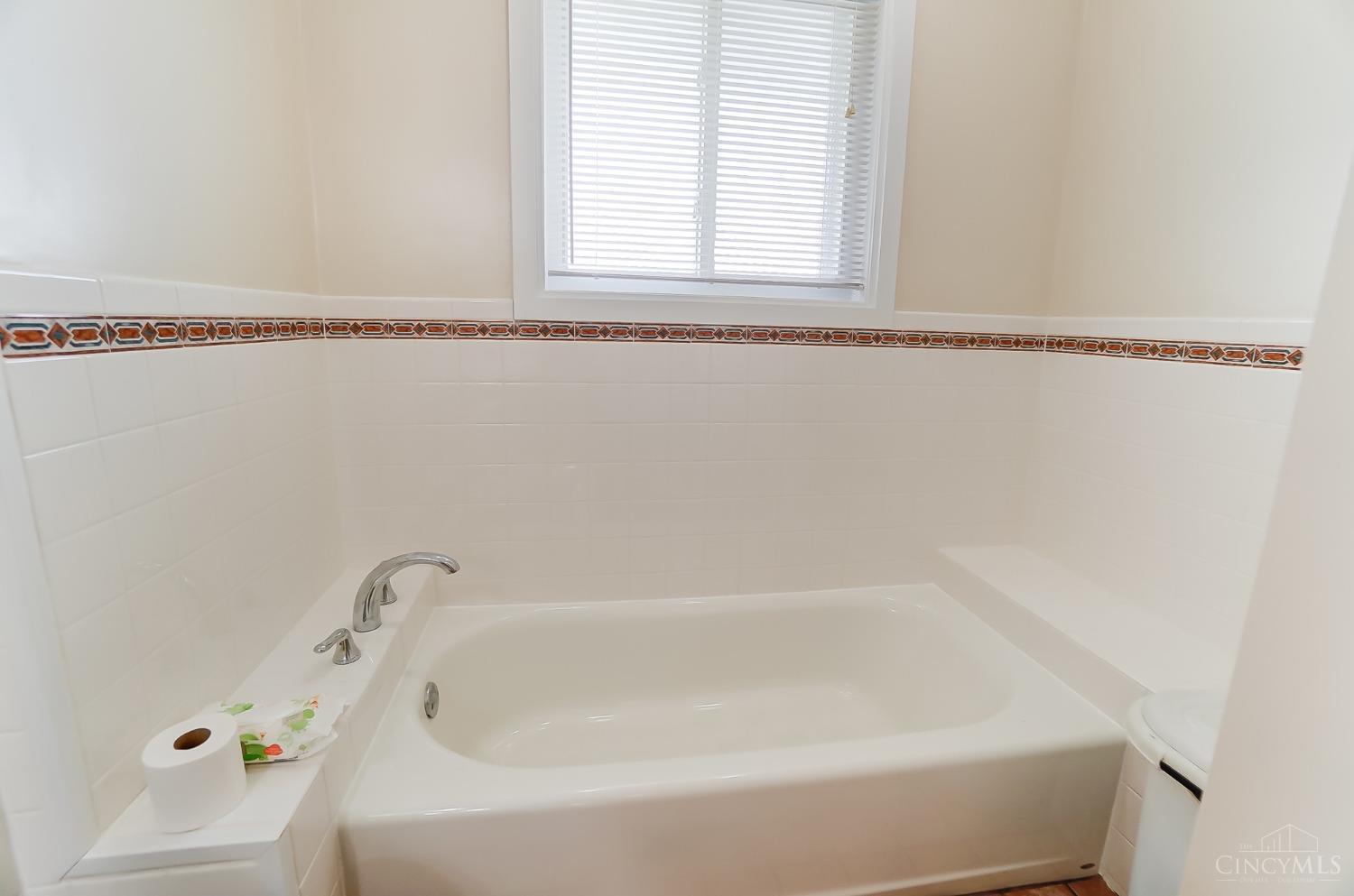 10237 Pottinger Road Cincinnati, OH 45251 - Photo 25 of 41 Gallery Image 25