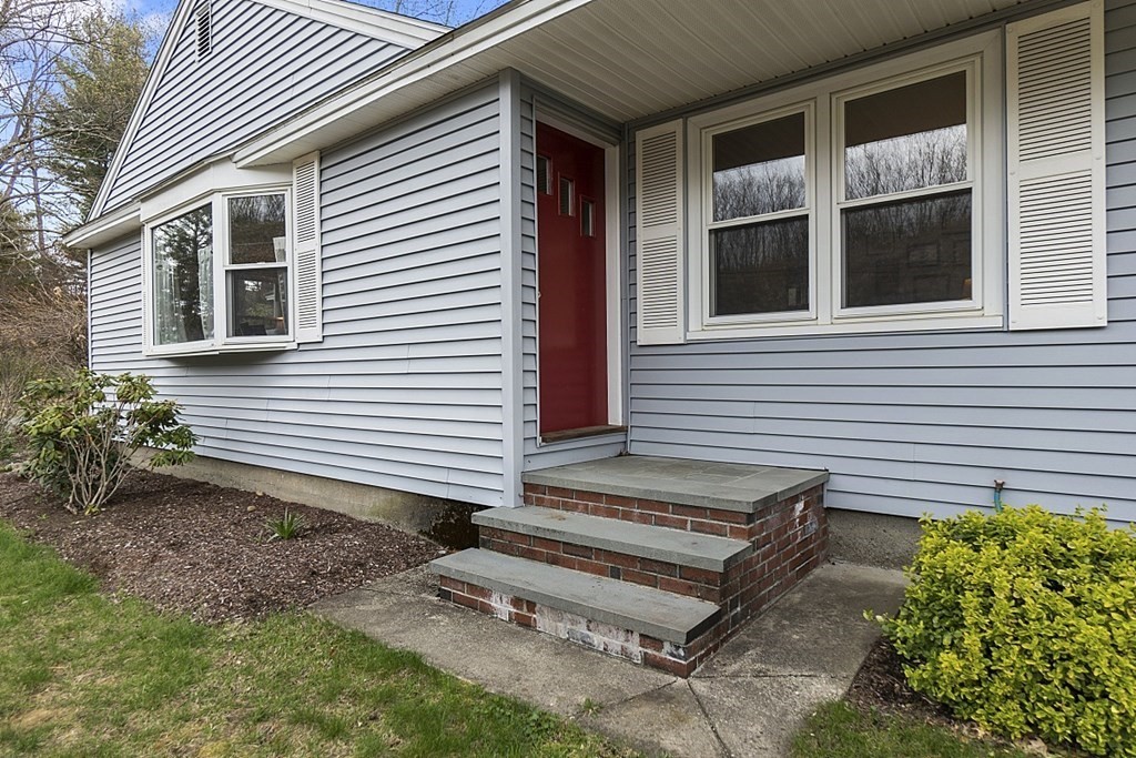 37 Clinton Road Sterling, MA 01564 - Photo 3 of 38 Gallery Image 3