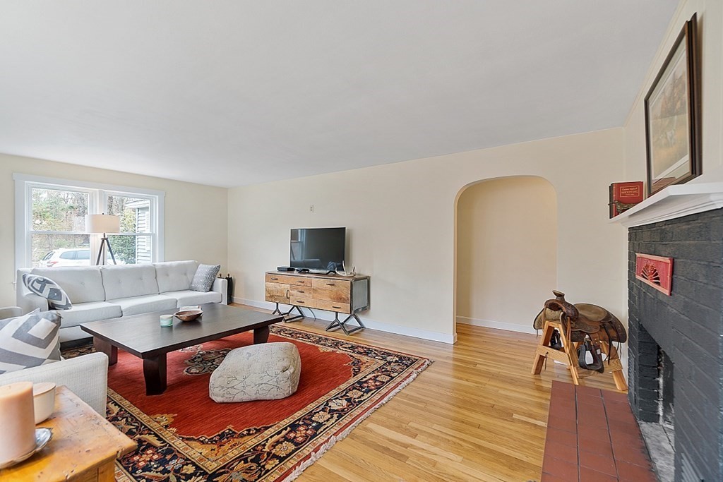 37 Clinton Road Sterling, MA 01564 - Photo 8 of 38 Gallery Image 8