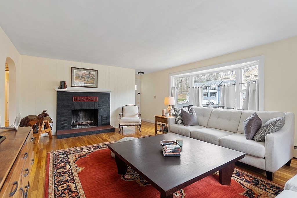 37 Clinton Road Sterling, MA 01564 - Photo 10 of 38 Gallery Image 10