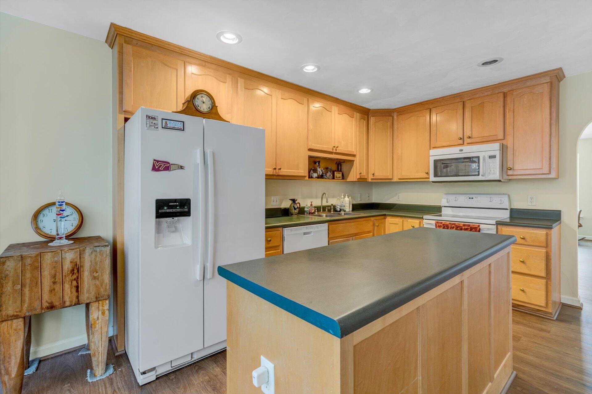 1010 Persinger Road Southwest Roanoke, VA 24015 - Photo 8 of 28 07-032820220130