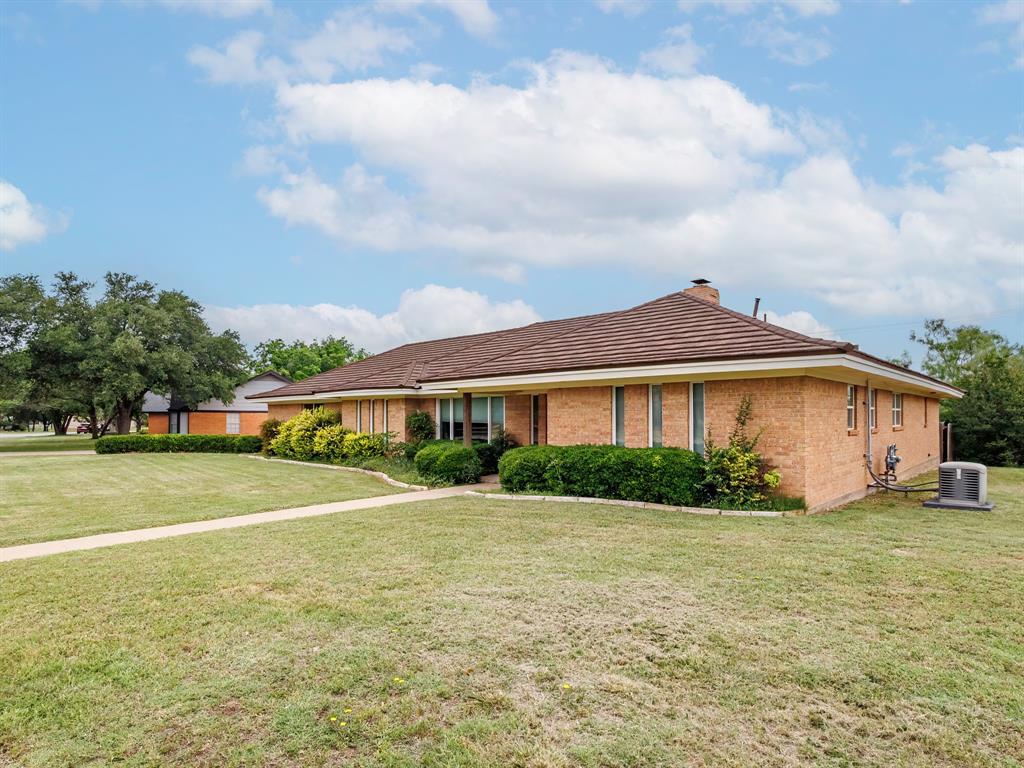 905 High Road Coleman, TX 76834 - Photo 2 of 40