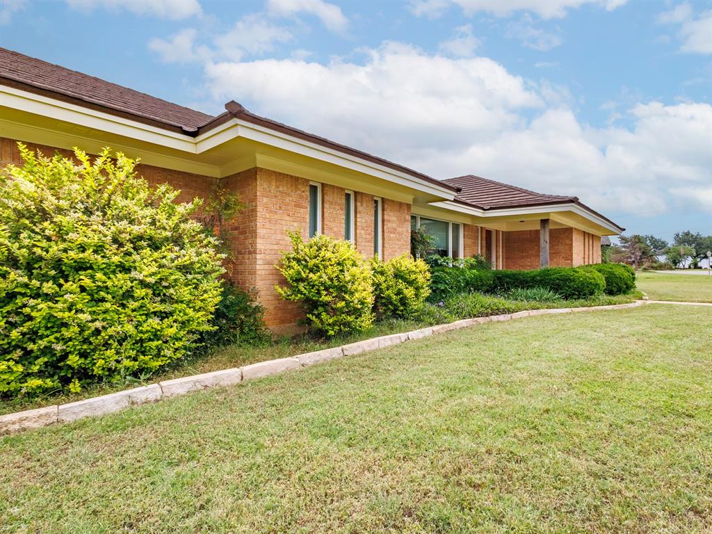 905 High Road Coleman, TX 76834 - Photo 4 of 40