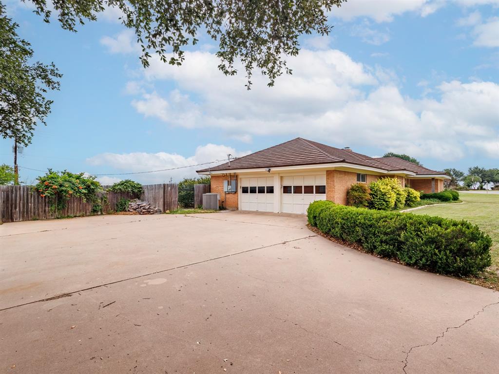 905 High Road Coleman, TX 76834 - Photo 7 of 40