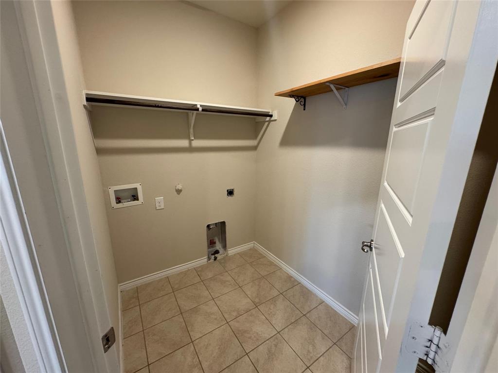 940 Azure Lane Celina, TX 75009 - Photo 11 of 26 a view of small space