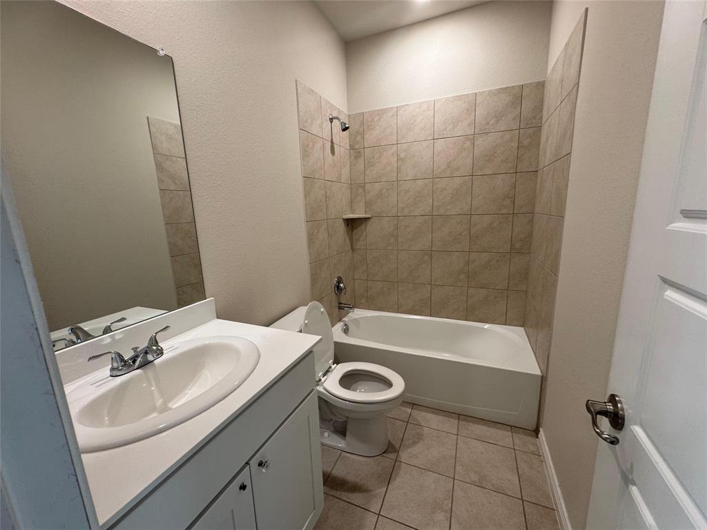 940 Azure Lane Celina, TX 75009 - Photo 8 of 26 a bathroom with a sink a toilet and a bathtub