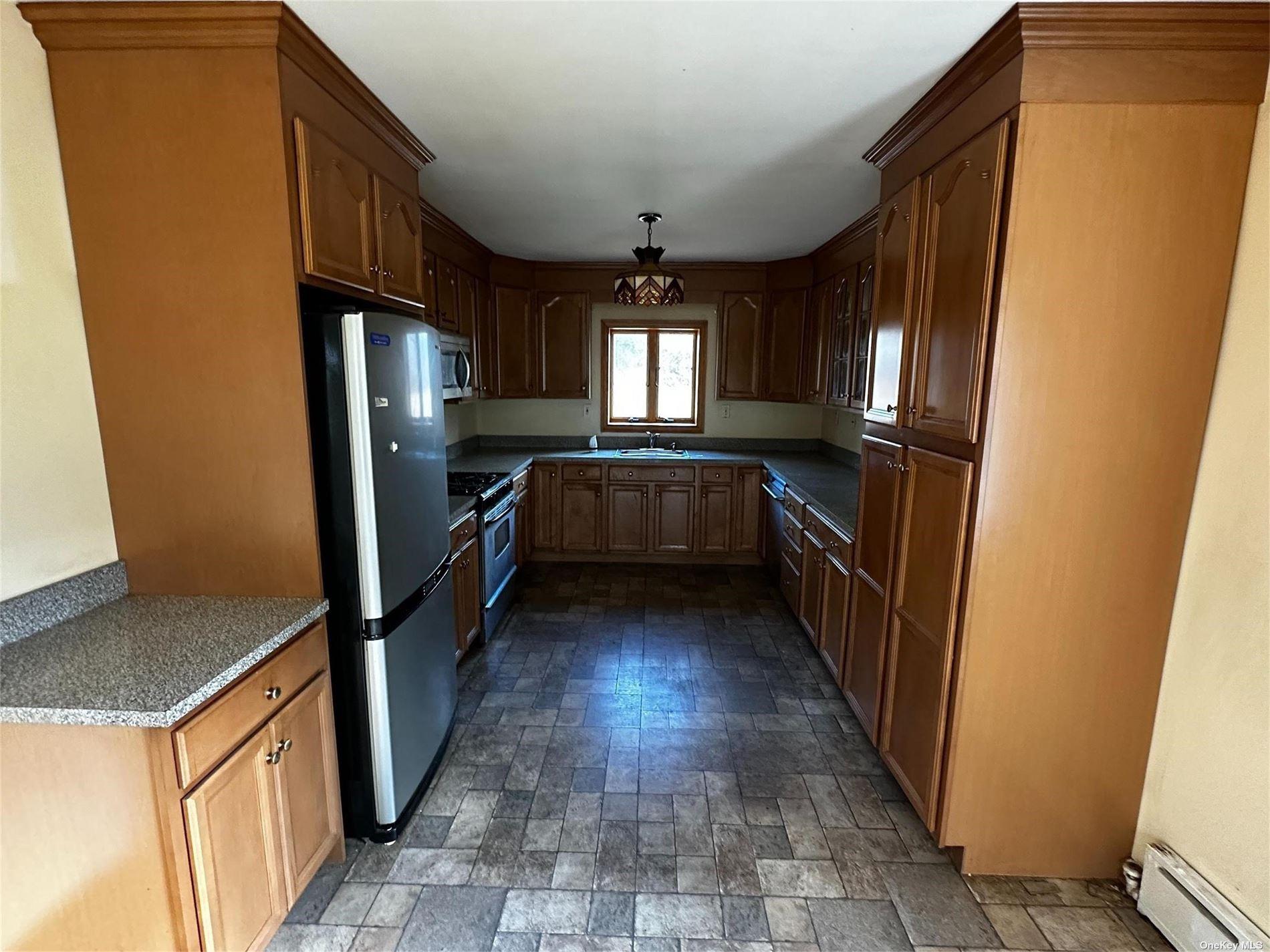 2468 River Road Calverton, NY 11933 - Photo 8 of 20