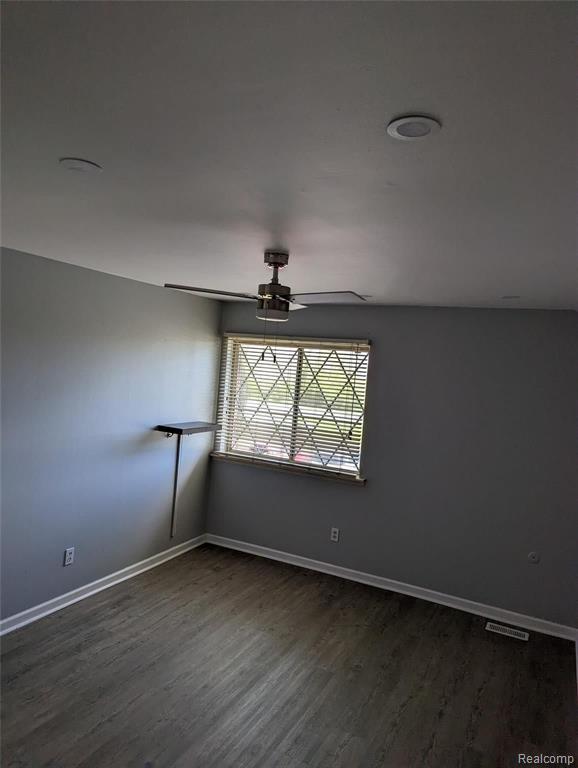 29201 Hayes Road, Unit 5 Warren, MI 48088 - Photo 17 of 20