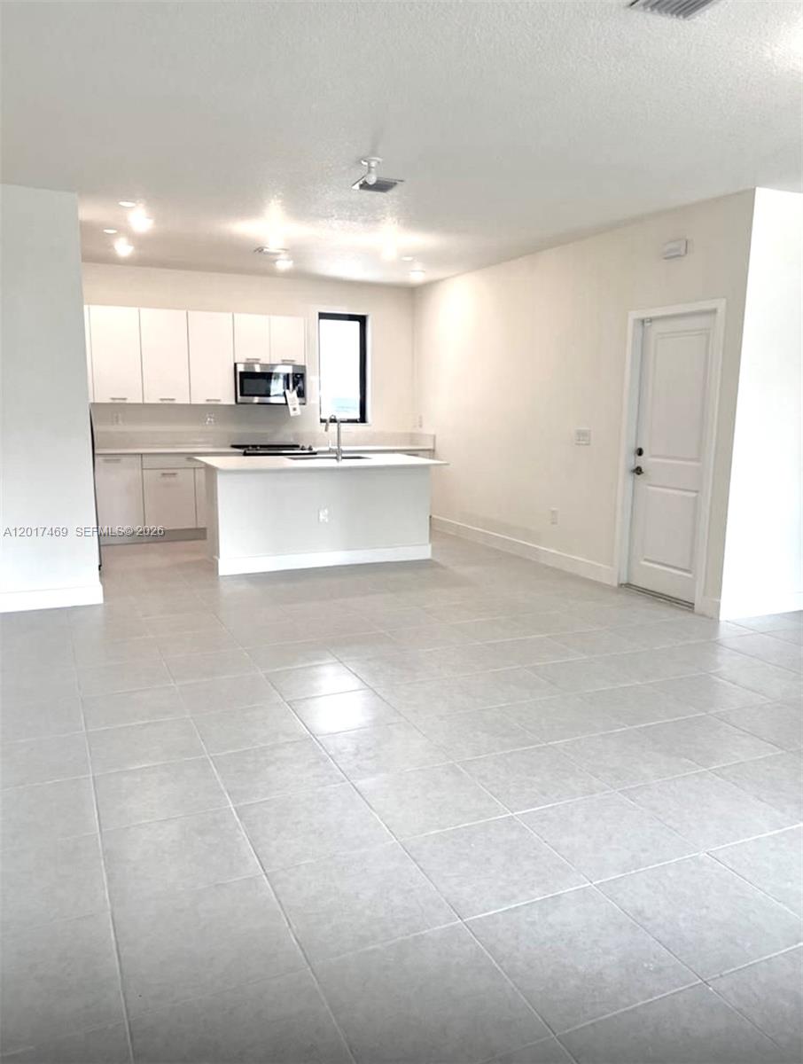 4263 Northwest 83rd Path Doral, FL 33166 - Photo 9 of 23