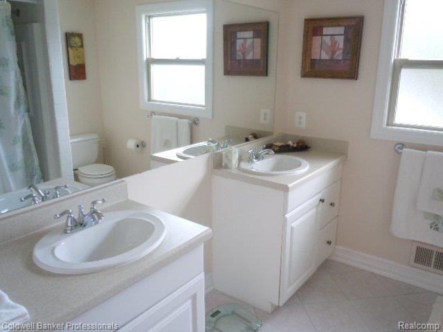 650 Plum Ridge Drive Rochester, MI 48309 - Photo 24 of 25 Main Bath.JPG