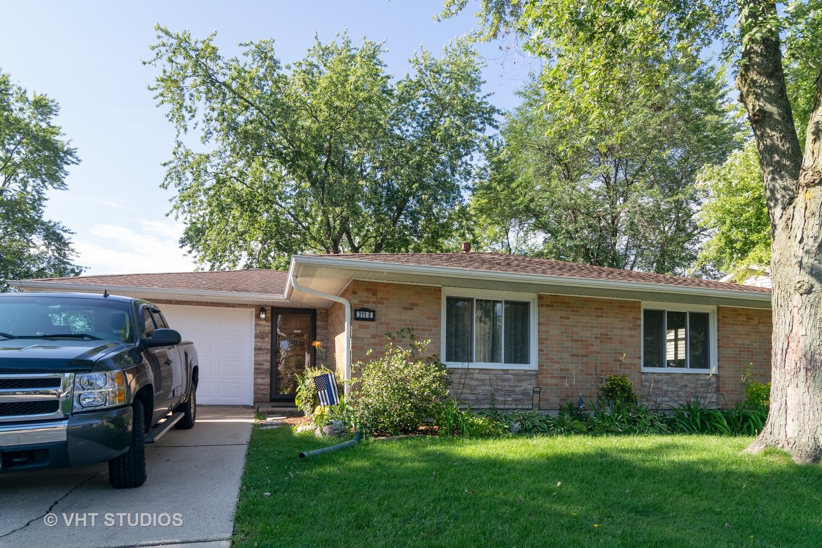 311 East Schaumburg Road Streamwood, IL 60107 - Photo 1 of 10