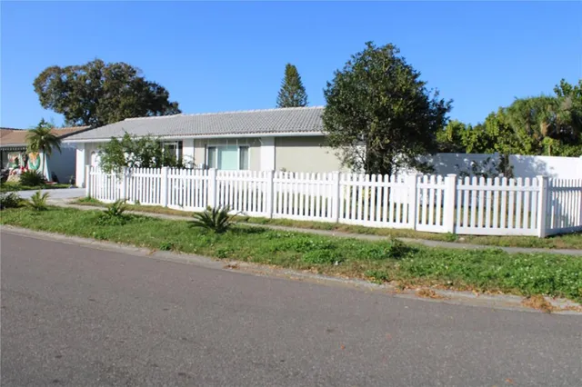 $3,500 | 7655 Cardiff Court North, St. Petersburg, FL 33709