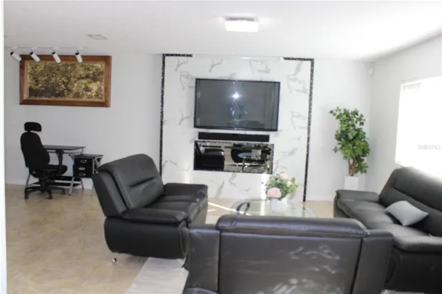 $3,500 | 7655 Cardiff Court North, St. Petersburg, FL 33709