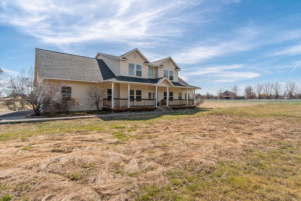 67350 Gist Road Bend, OR 97703 - Photo 2 of 61 RileyVisualsa-42