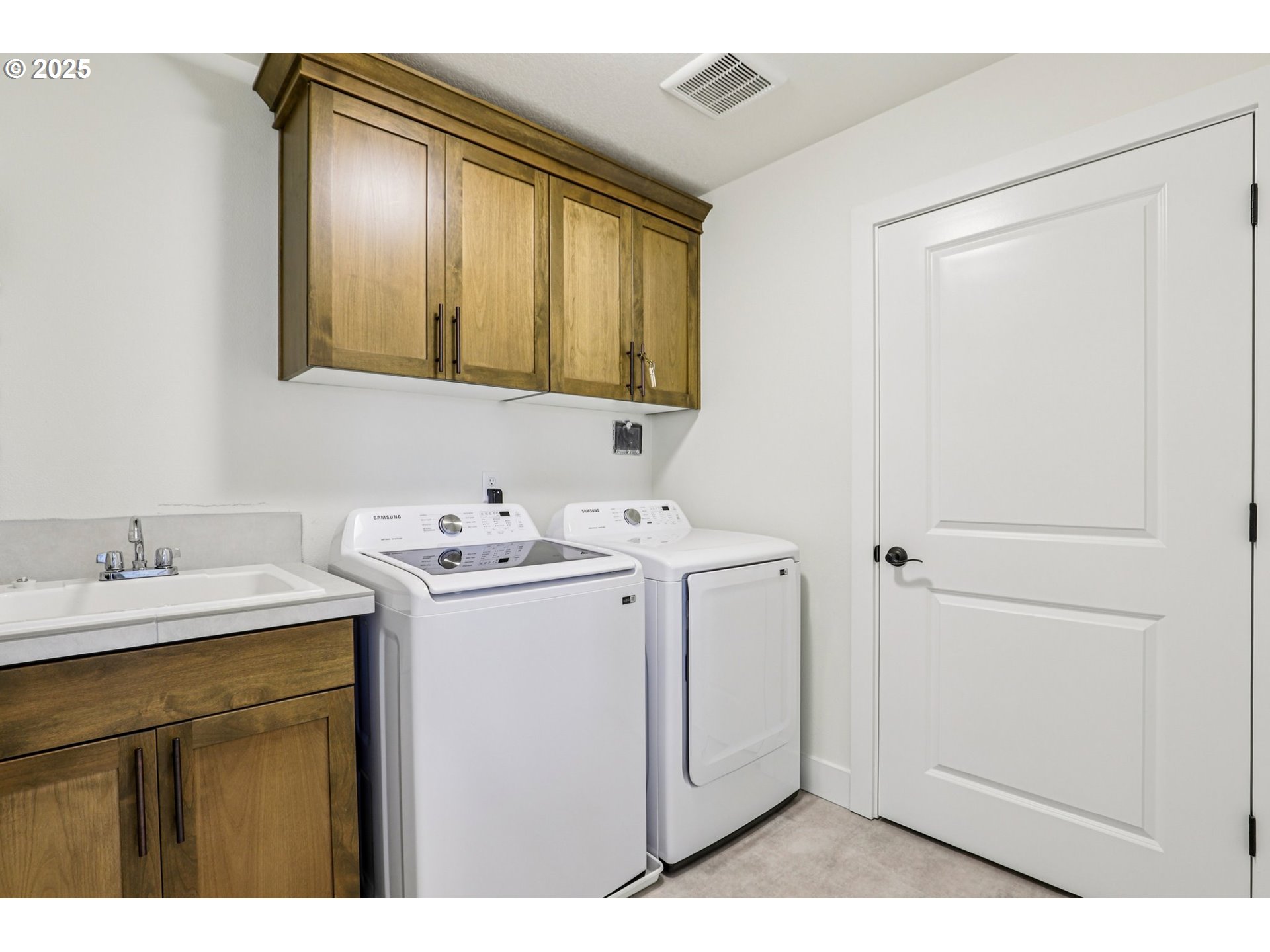 714 Southeast 37th Street Battle Ground, WA 98604 - Photo 17 of 21 a bathroom with a sink and a mirror