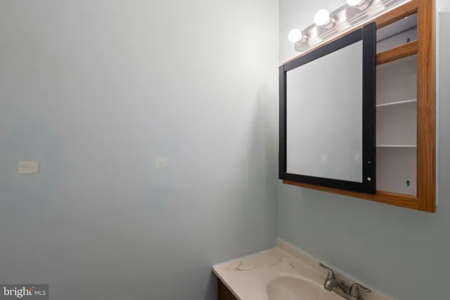 a view of backyard of the house