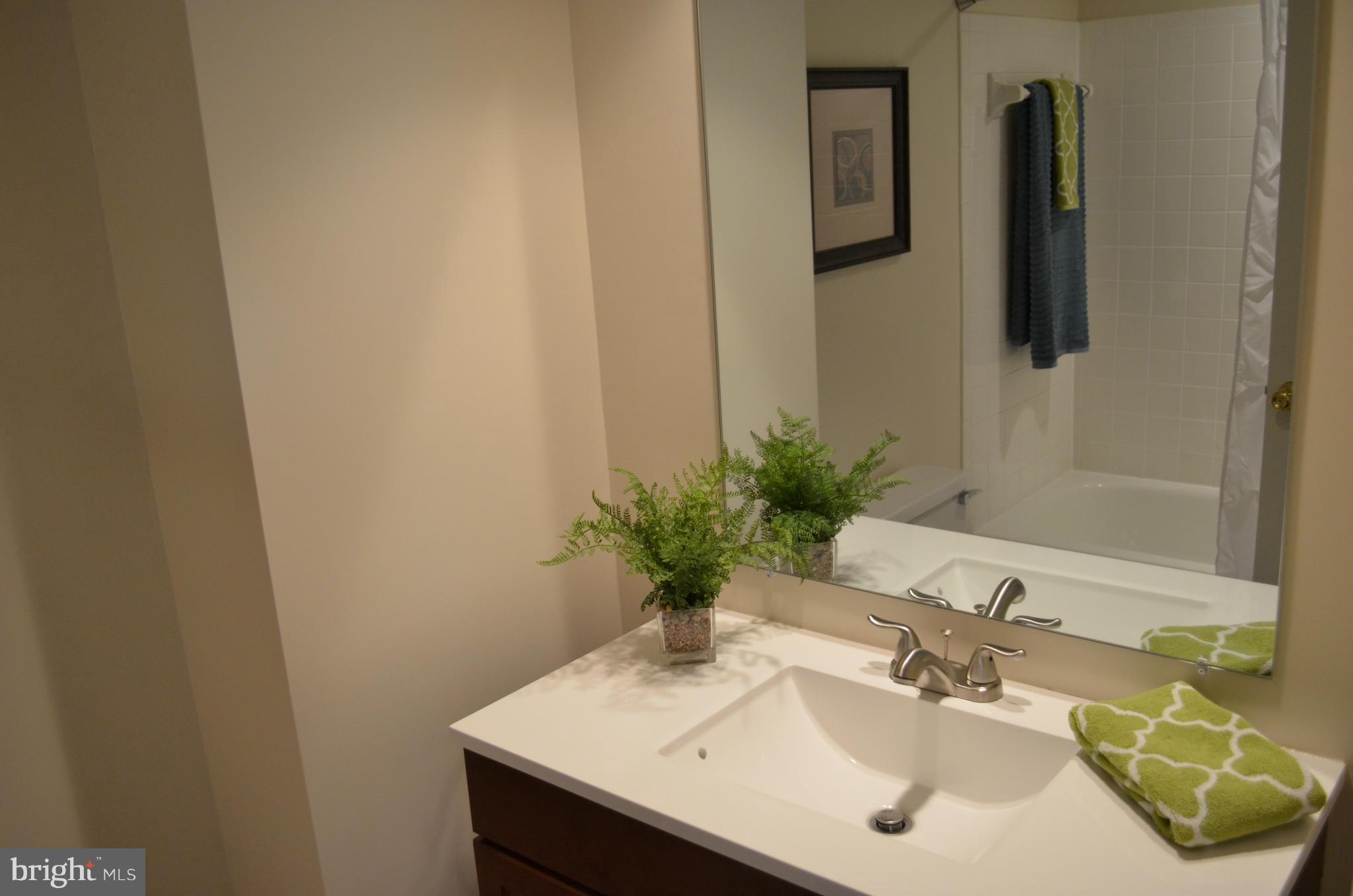 135 Environs Road Sterling, VA 20165 - Photo 22 of 27 Bath