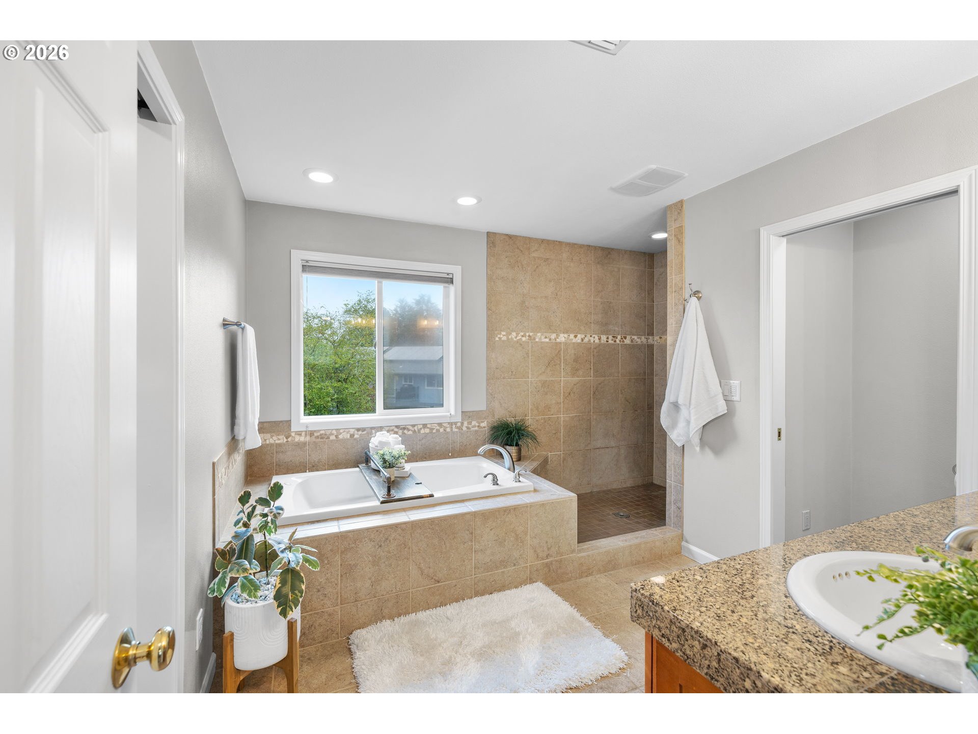 9375 Southwest Pine Street Beaverton, OR 97005 - Photo 14 of 38 Jacuzzi