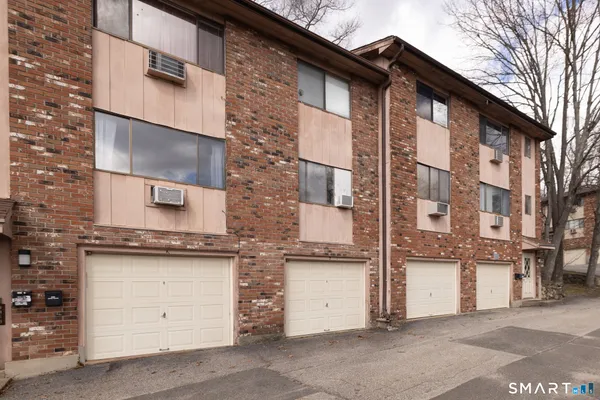 $169,900 | 184 Kaynor Drive, Unit D, Waterbury, CT 06708