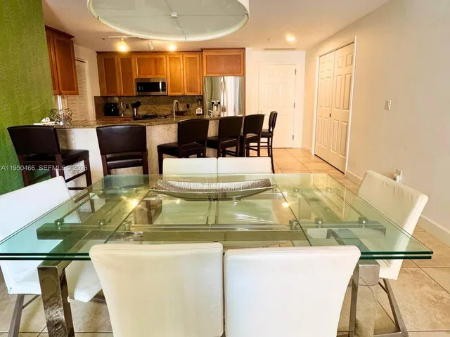 $3,900 | 55 Merrick Way, Unit 707, Coral Gables, FL 33134