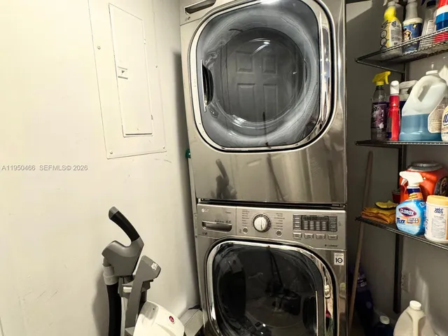 $3,900 | 55 Merrick Way, Unit 707, Coral Gables, FL 33134