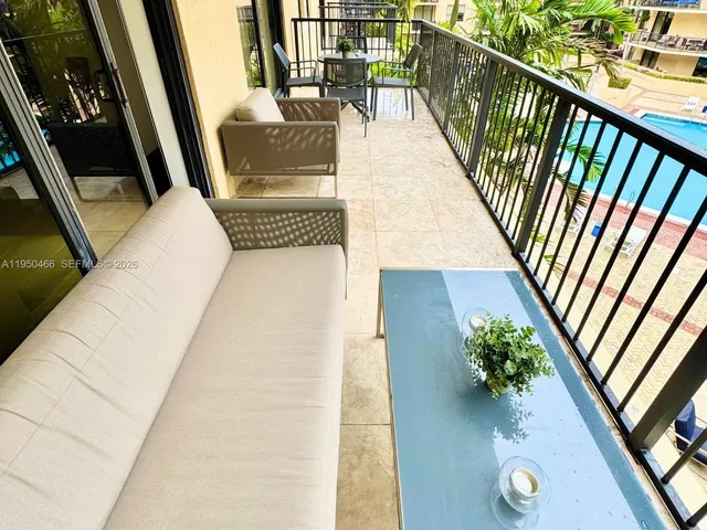 $3,900 | 55 Merrick Way, Unit 707, Coral Gables, FL 33134
