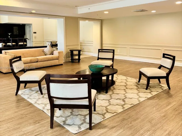 $3,900 | 55 Merrick Way, Unit 707, Coral Gables, FL 33134