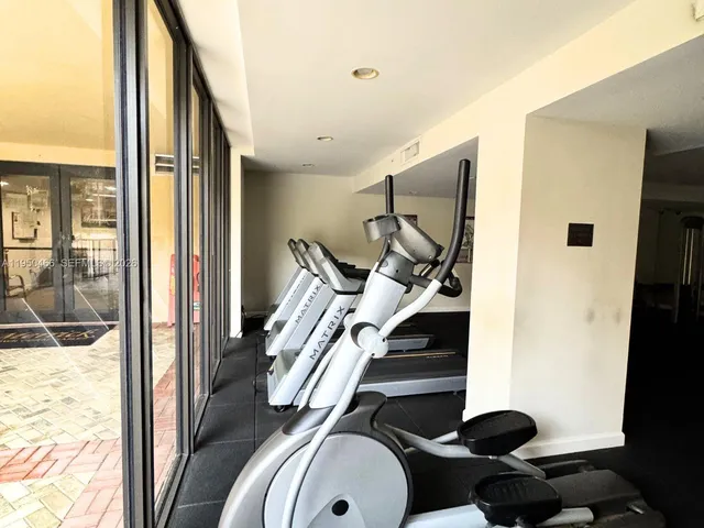 $3,900 | 55 Merrick Way, Unit 707, Coral Gables, FL 33134