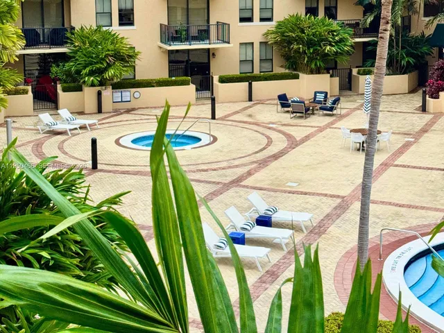 $3,900 | 55 Merrick Way, Unit 707, Coral Gables, FL 33134