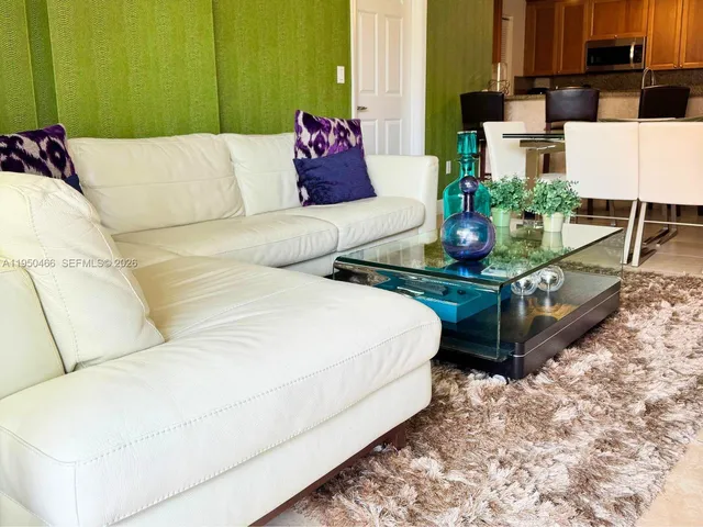 $3,900 | 55 Merrick Way, Unit 707, Coral Gables, FL 33134